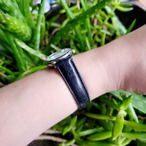 Classic Constant Quartz Watch - Picture 5 of 8